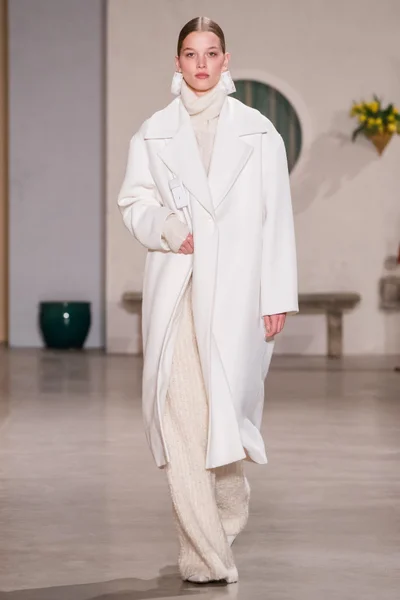 Look 17